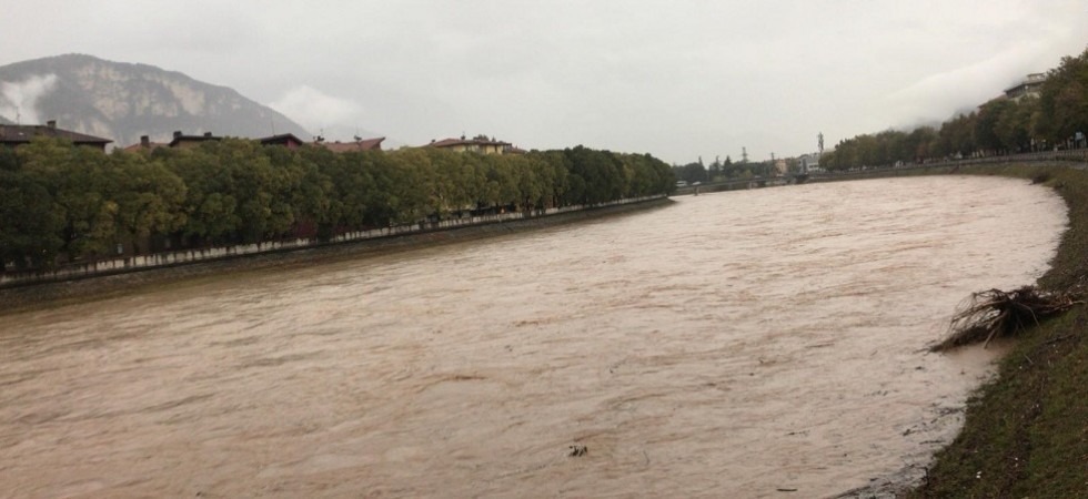 Fiume Adige sorvegliato speciale, il Centro operativo: Si prevede una piena particolare, state lontani dai corsi d'acqua''
